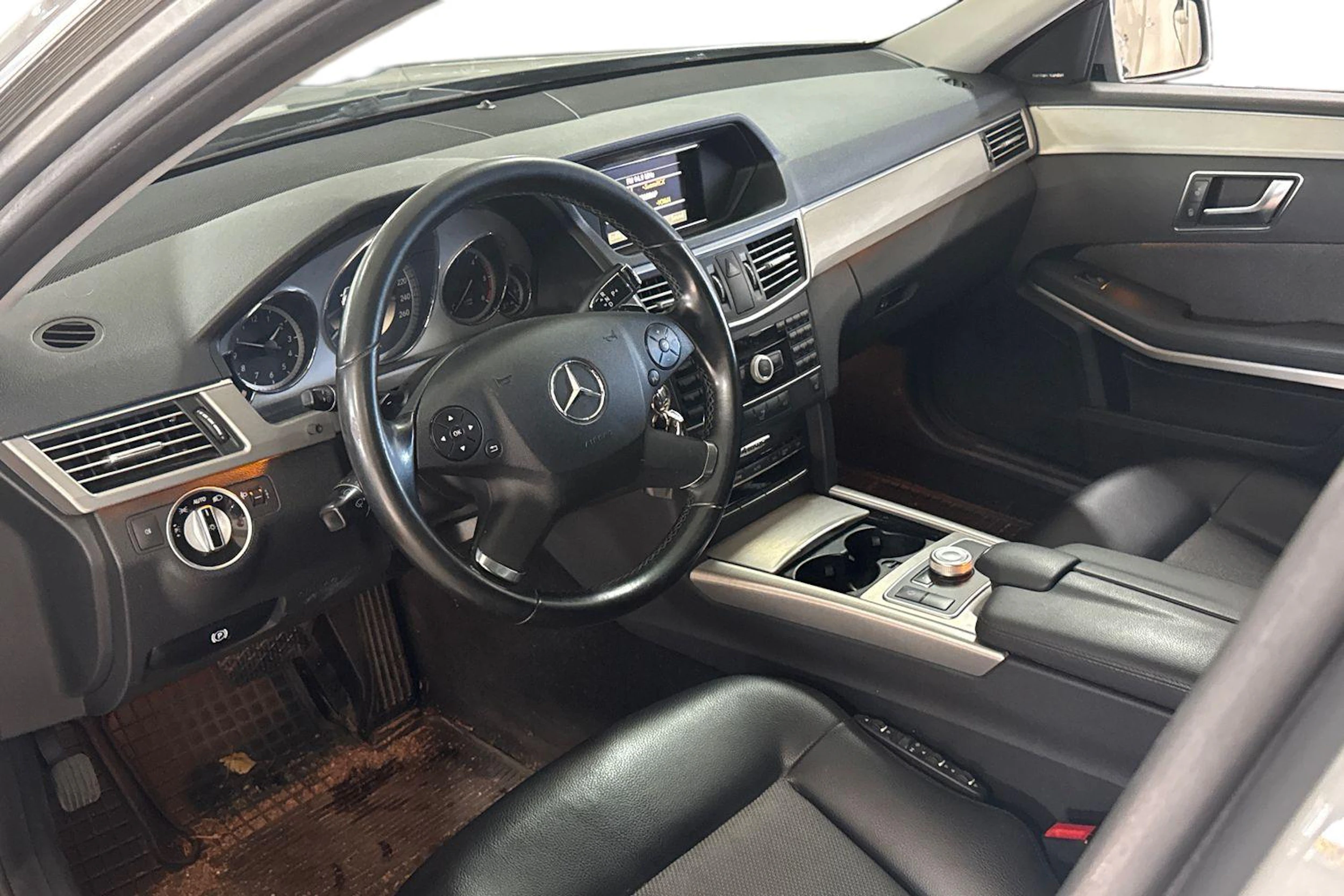 Harmaa Mercedes-Benz E 2012 kuva 6.
