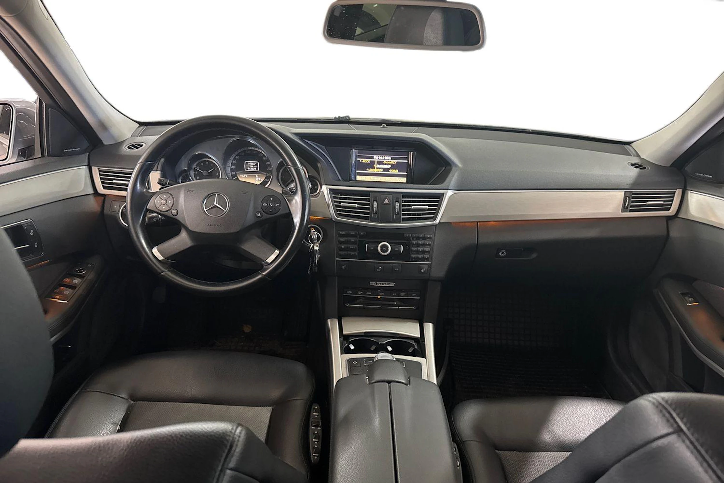 Harmaa Mercedes-Benz E 2012 kuva 7.