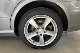Harmaa Mercedes-Benz E 2012 kuva 10.