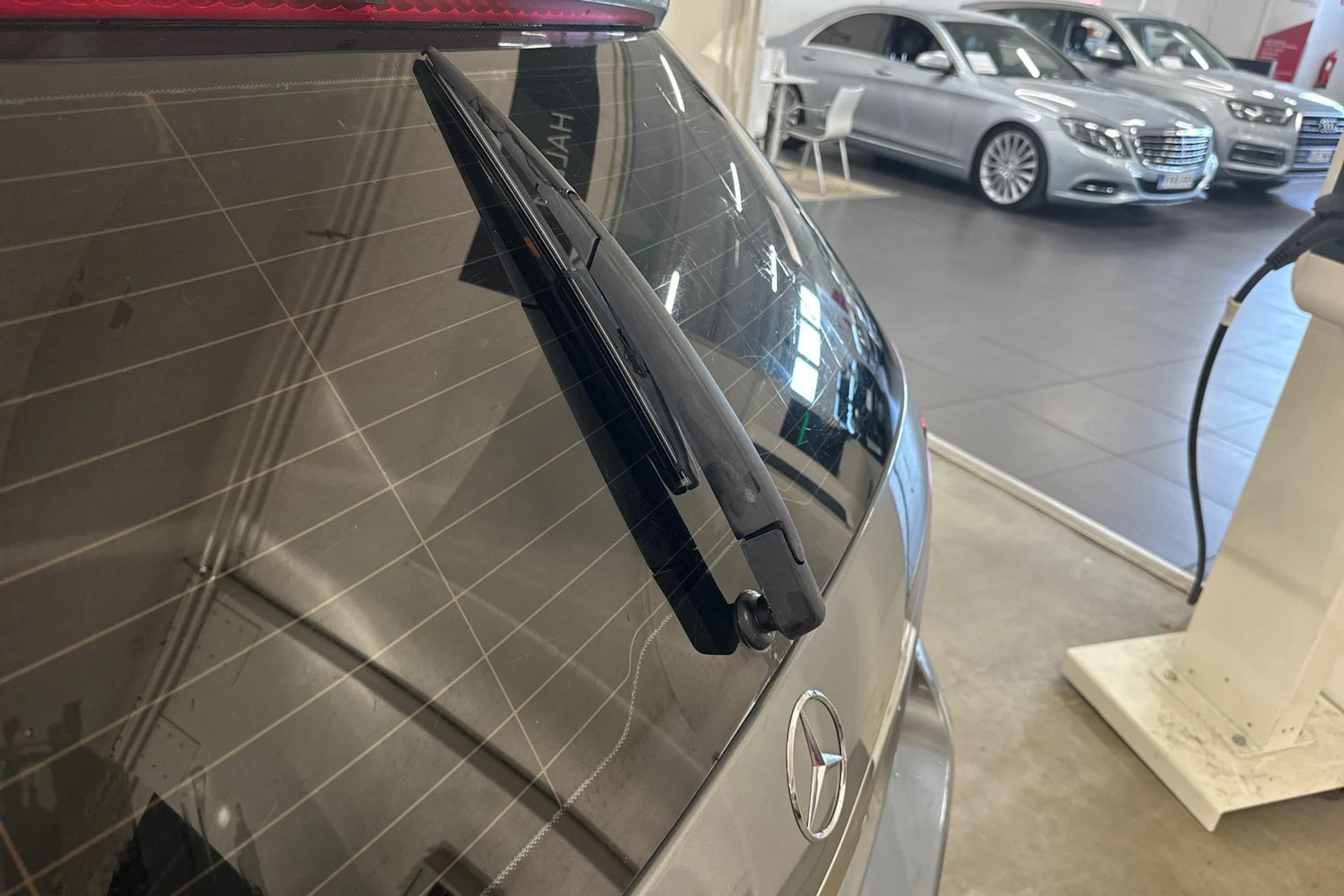 Harmaa Mercedes-Benz E 2012 kuva 13.