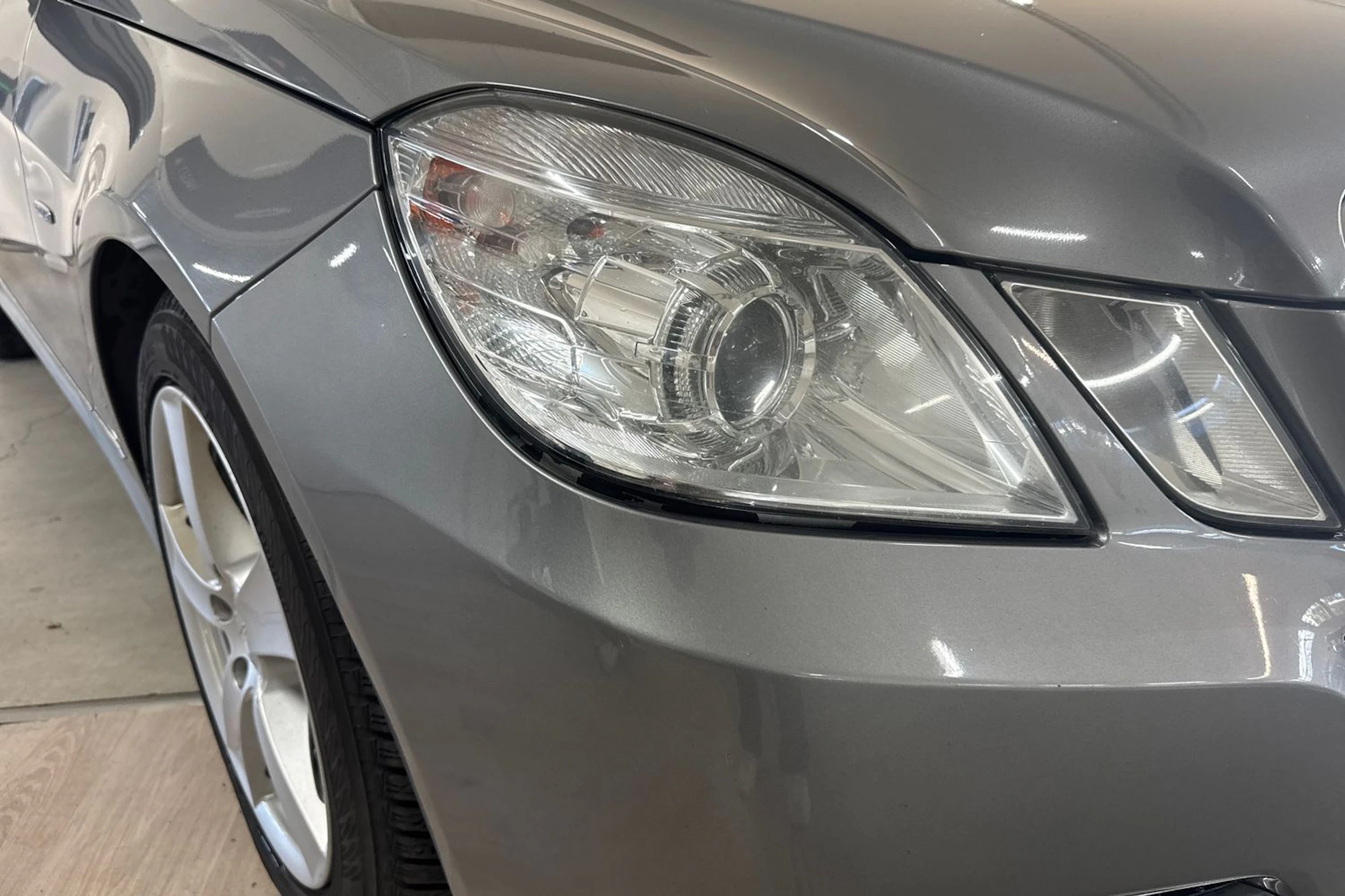 Harmaa Mercedes-Benz E 2012 kuva 20.