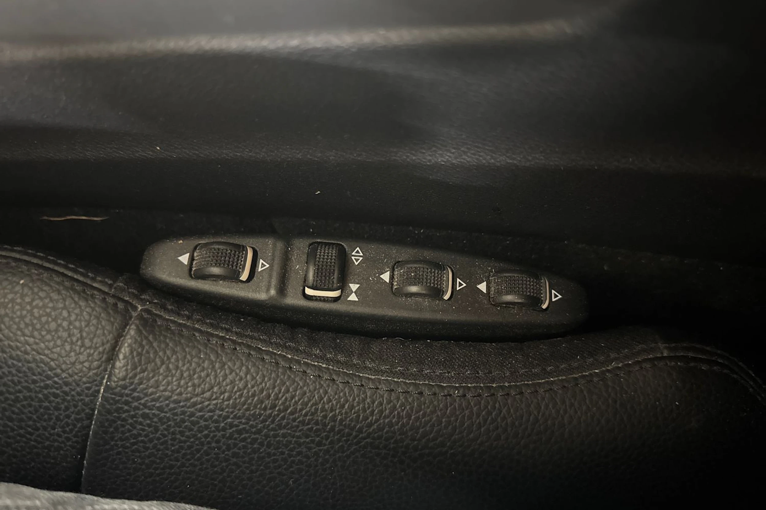 Harmaa Mercedes-Benz E 2012 kuva 23.