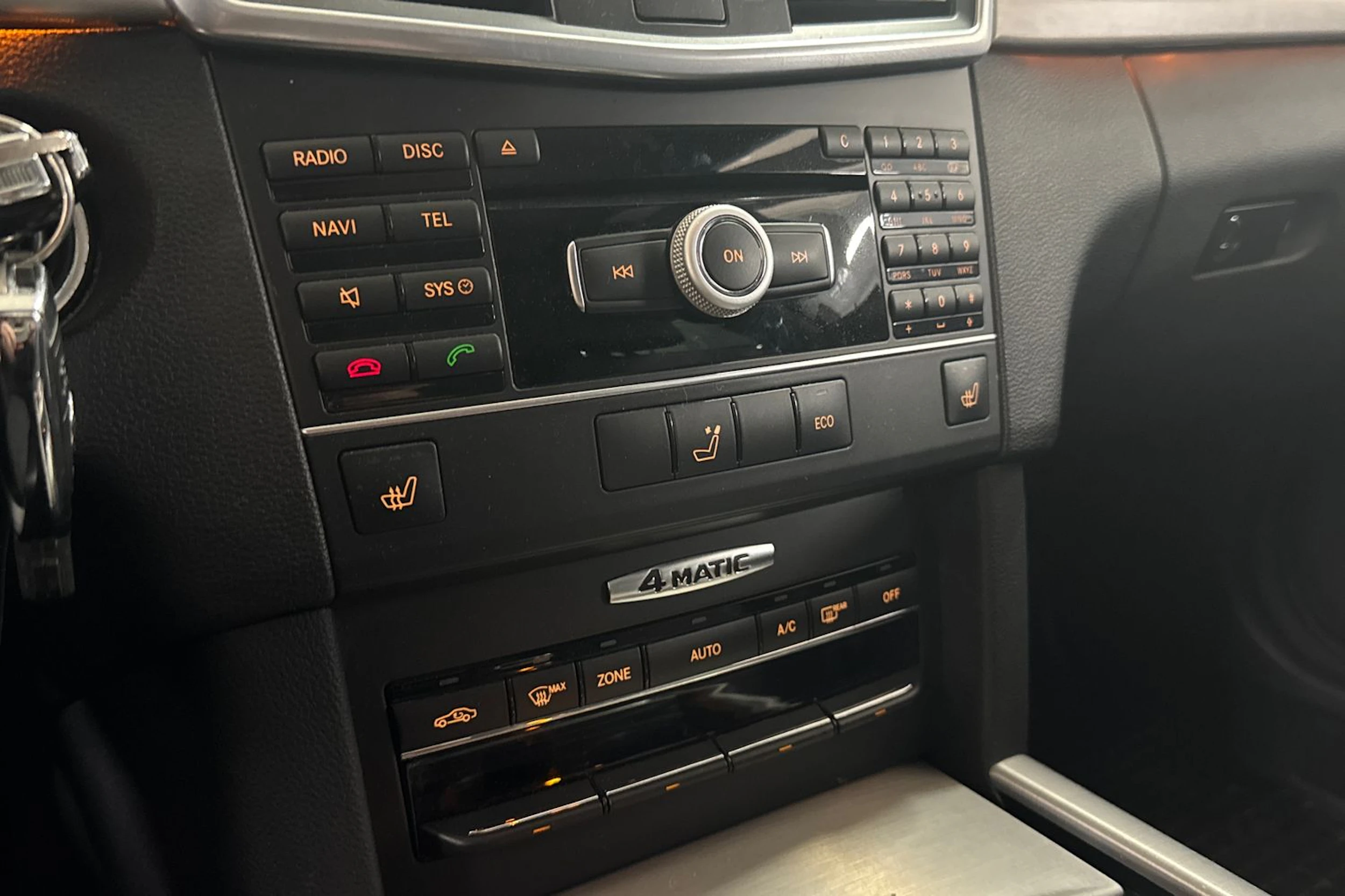 Harmaa Mercedes-Benz E 2012 kuva 24.