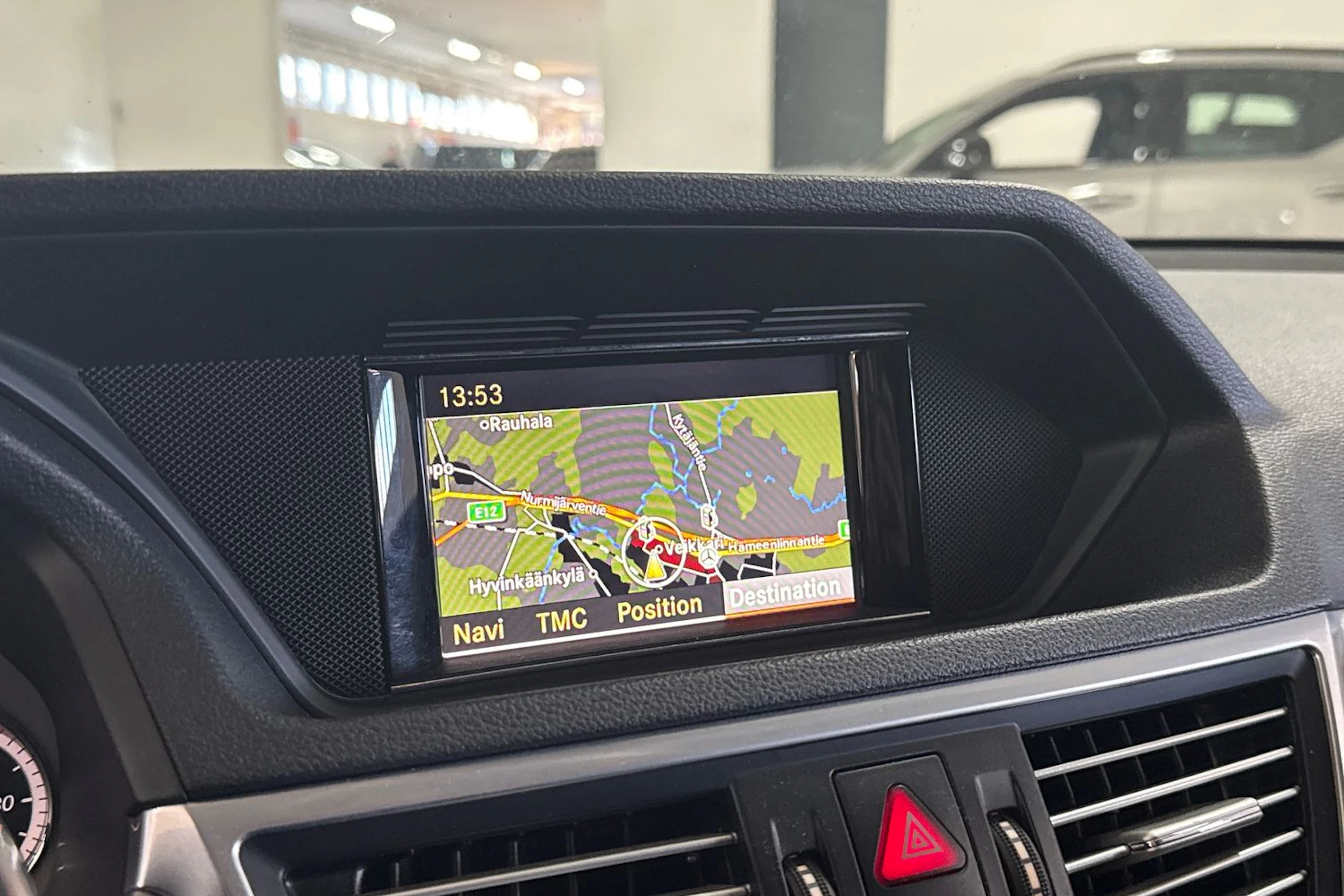 Harmaa Mercedes-Benz E 2012 kuva 26.
