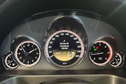 Harmaa Mercedes-Benz E 2012 kuva 27.