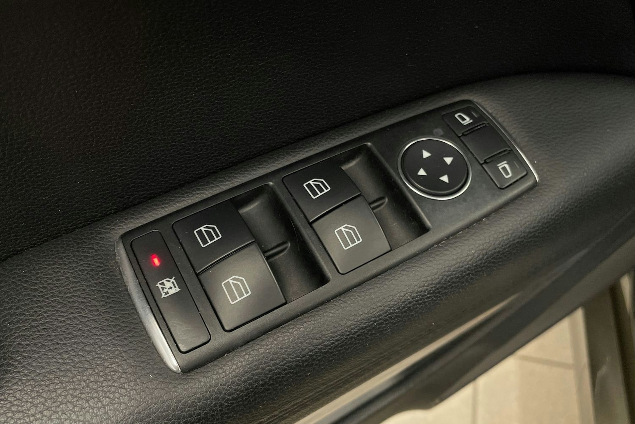 Harmaa Mercedes-Benz E 2012 kuva 11.
