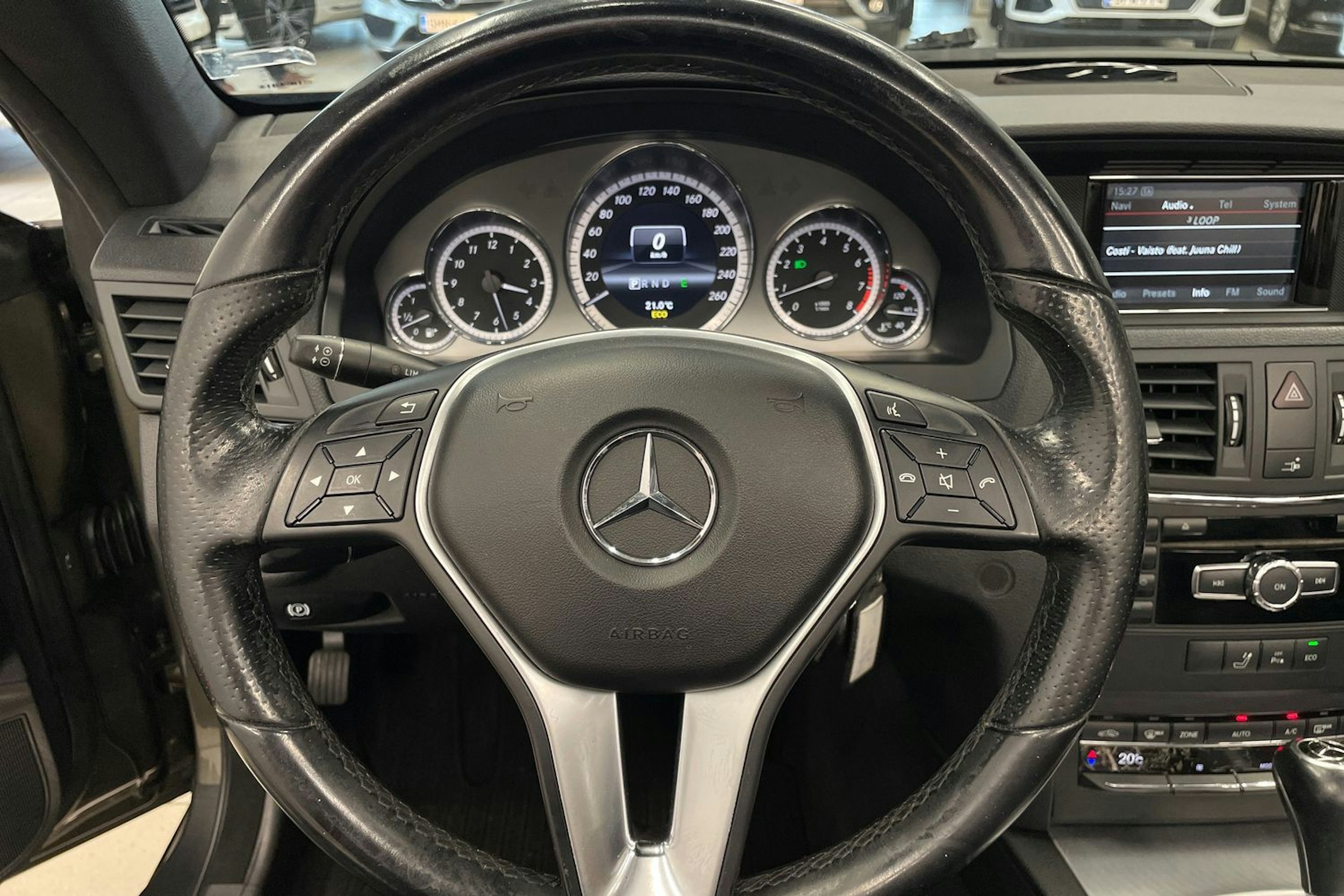Harmaa Mercedes-Benz E 2012 kuva 13.