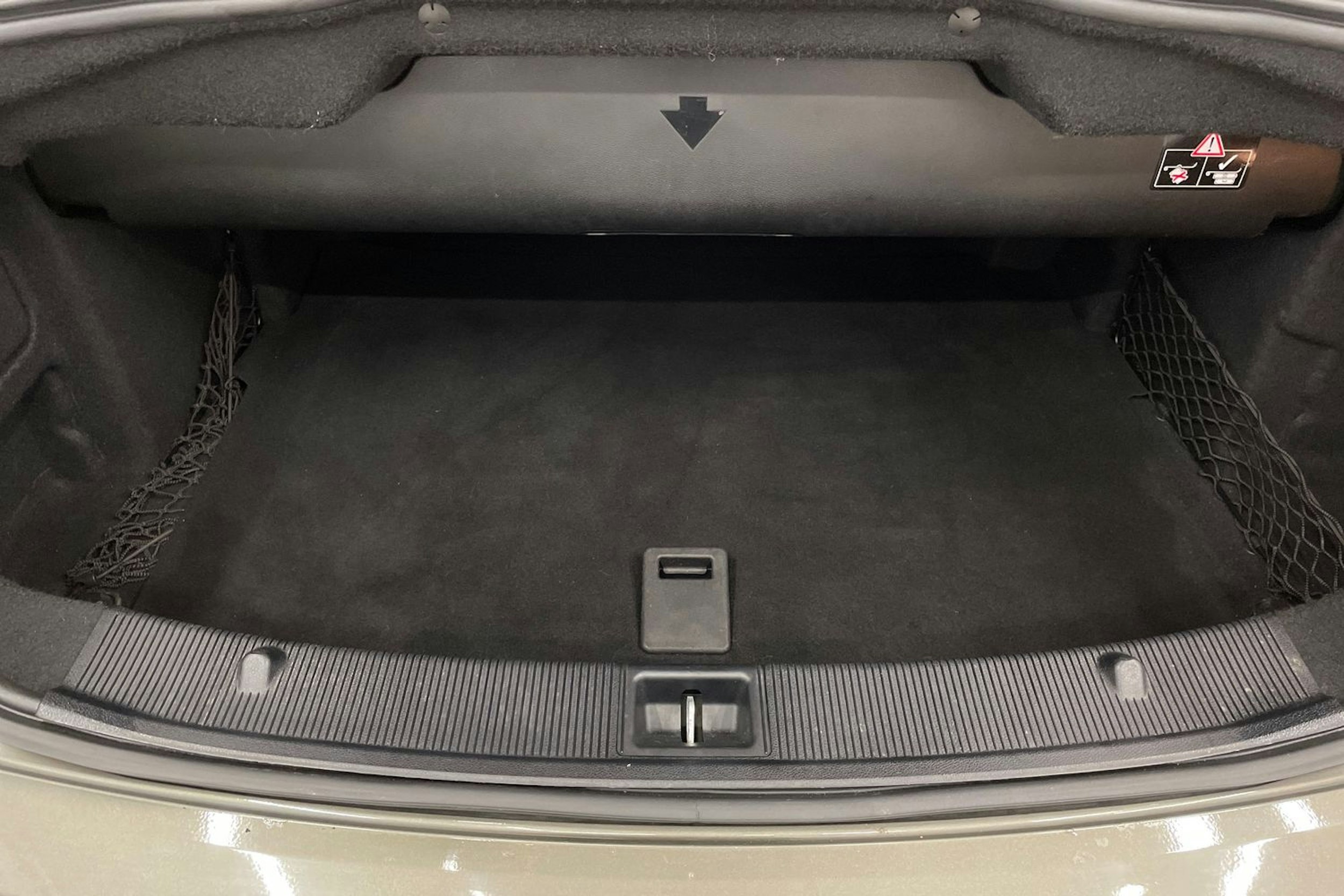 Harmaa Mercedes-Benz E 2012 kuva 23.