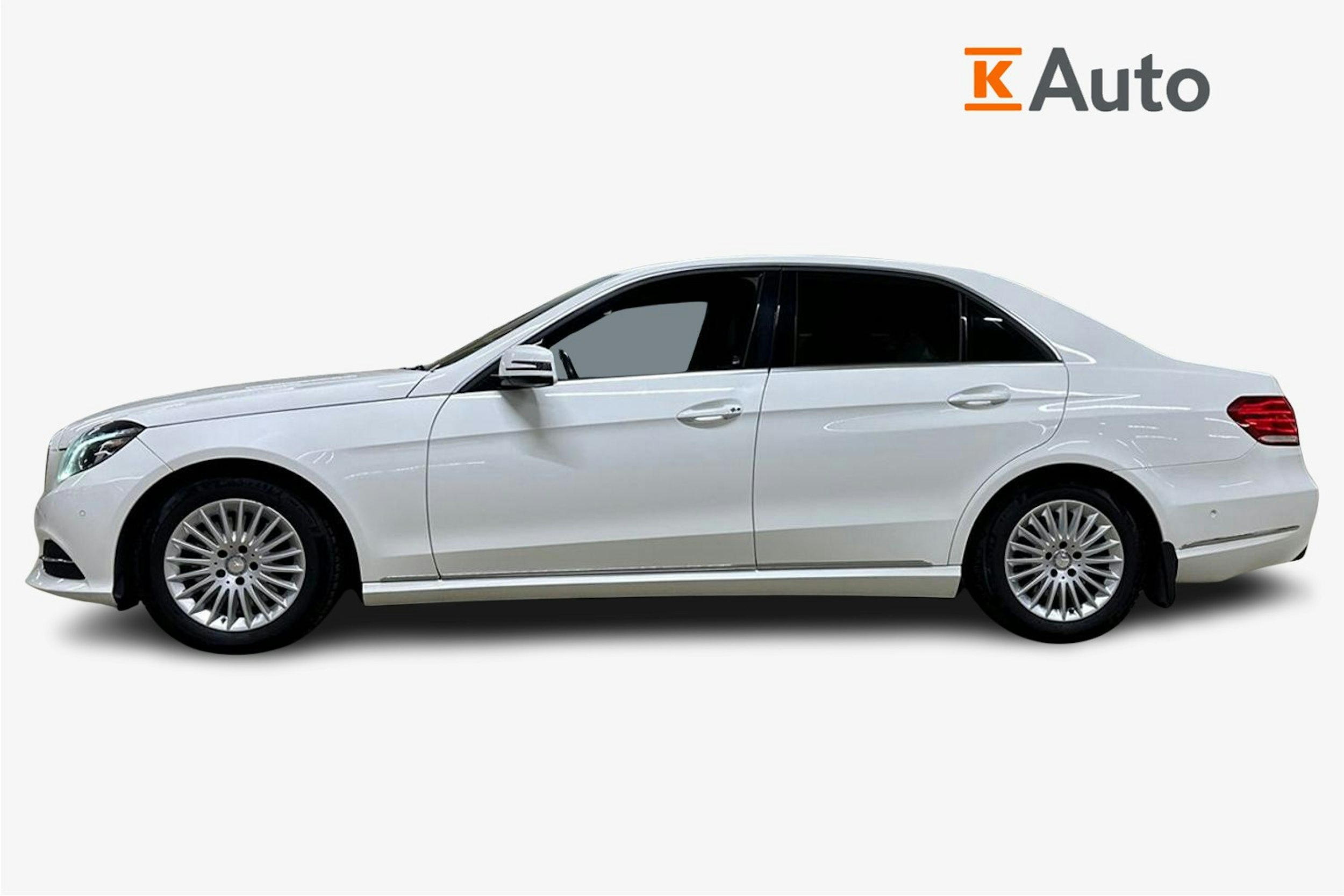 valkoinen Mercedes-Benz E 2013 kuva 6.