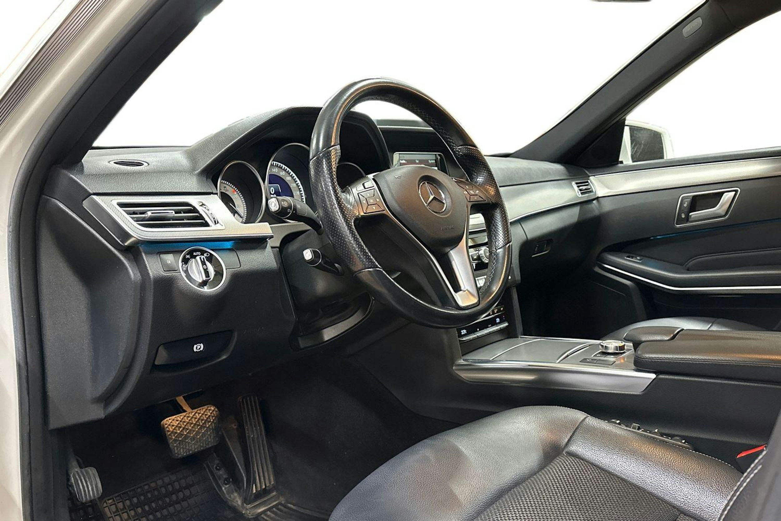 valkoinen Mercedes-Benz E 2013 kuva 7.