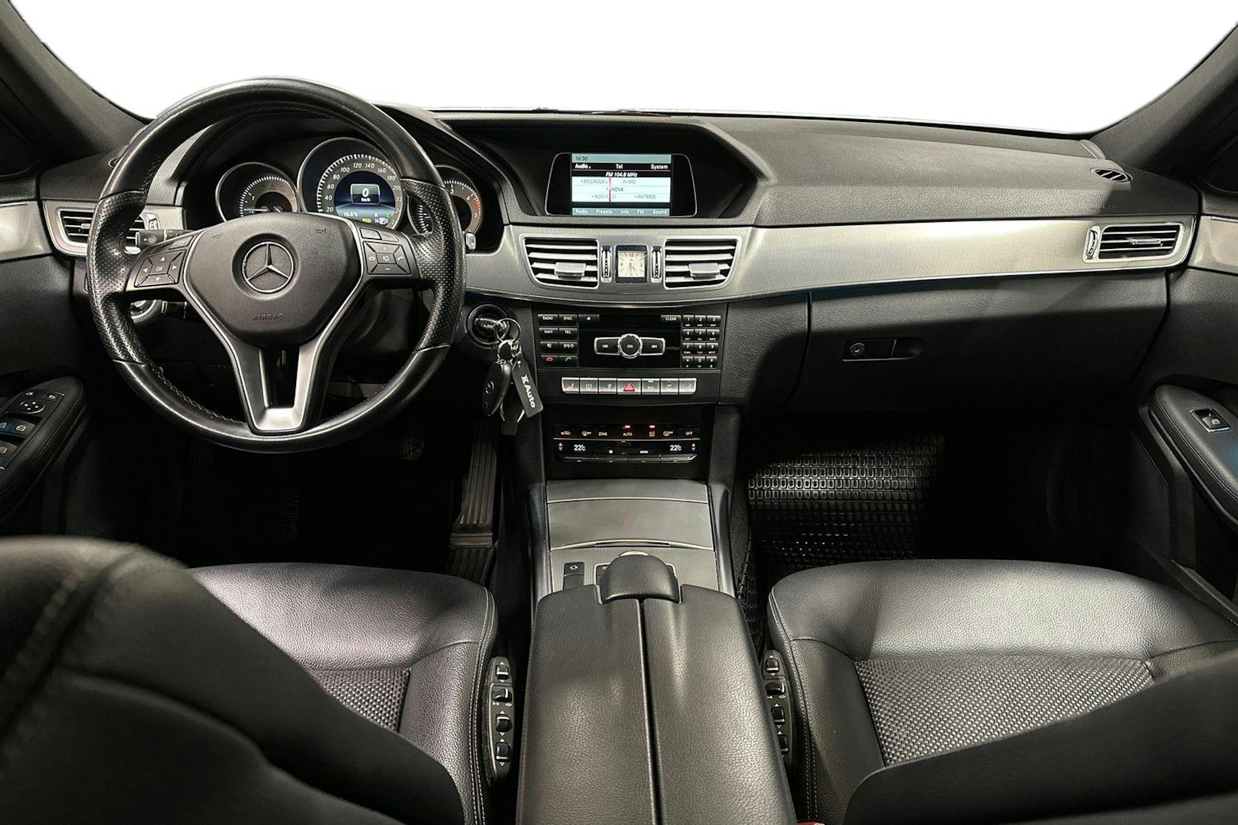 valkoinen Mercedes-Benz E 2013 kuva 9.