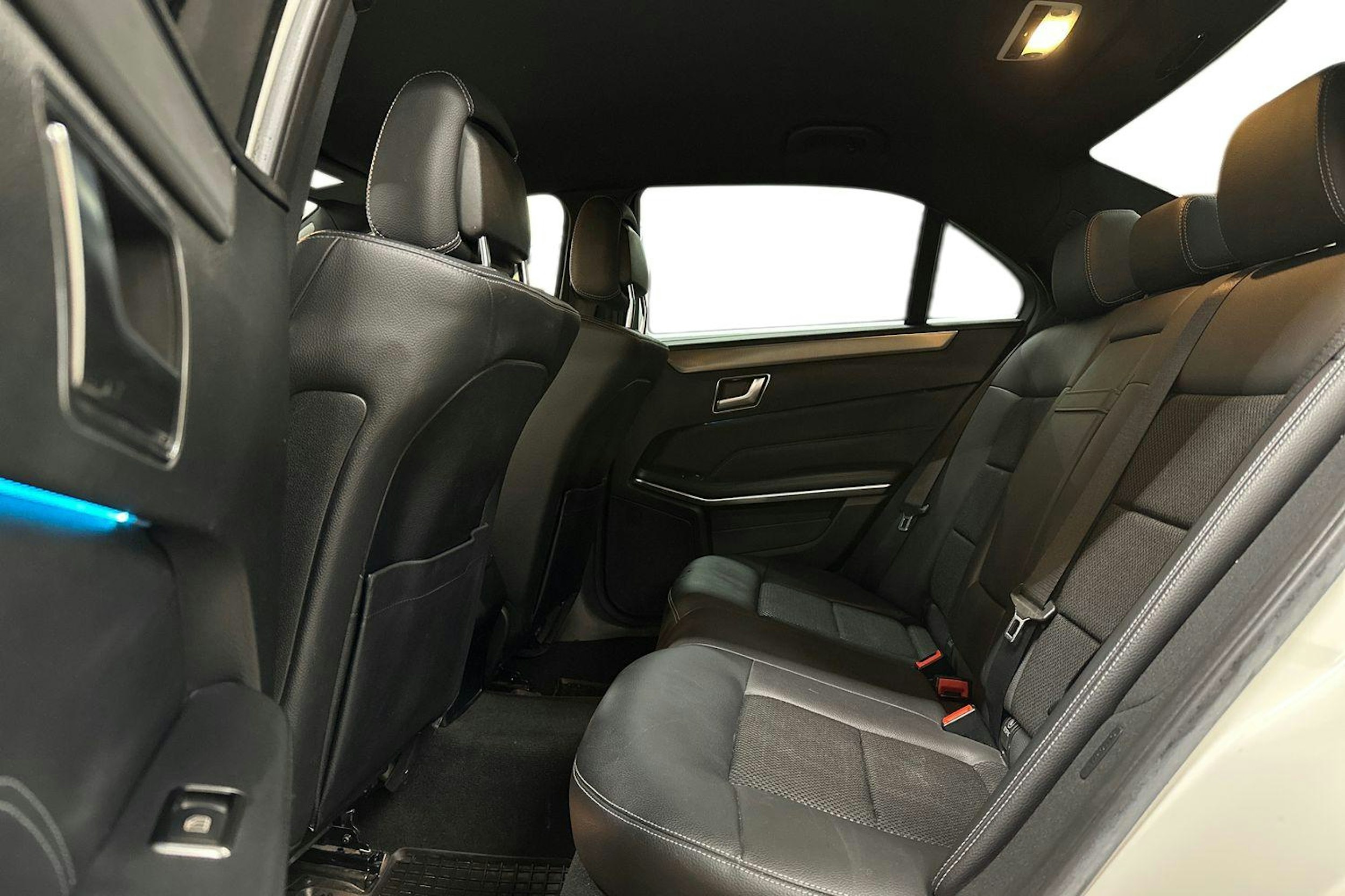 valkoinen Mercedes-Benz E 2013 kuva 10.