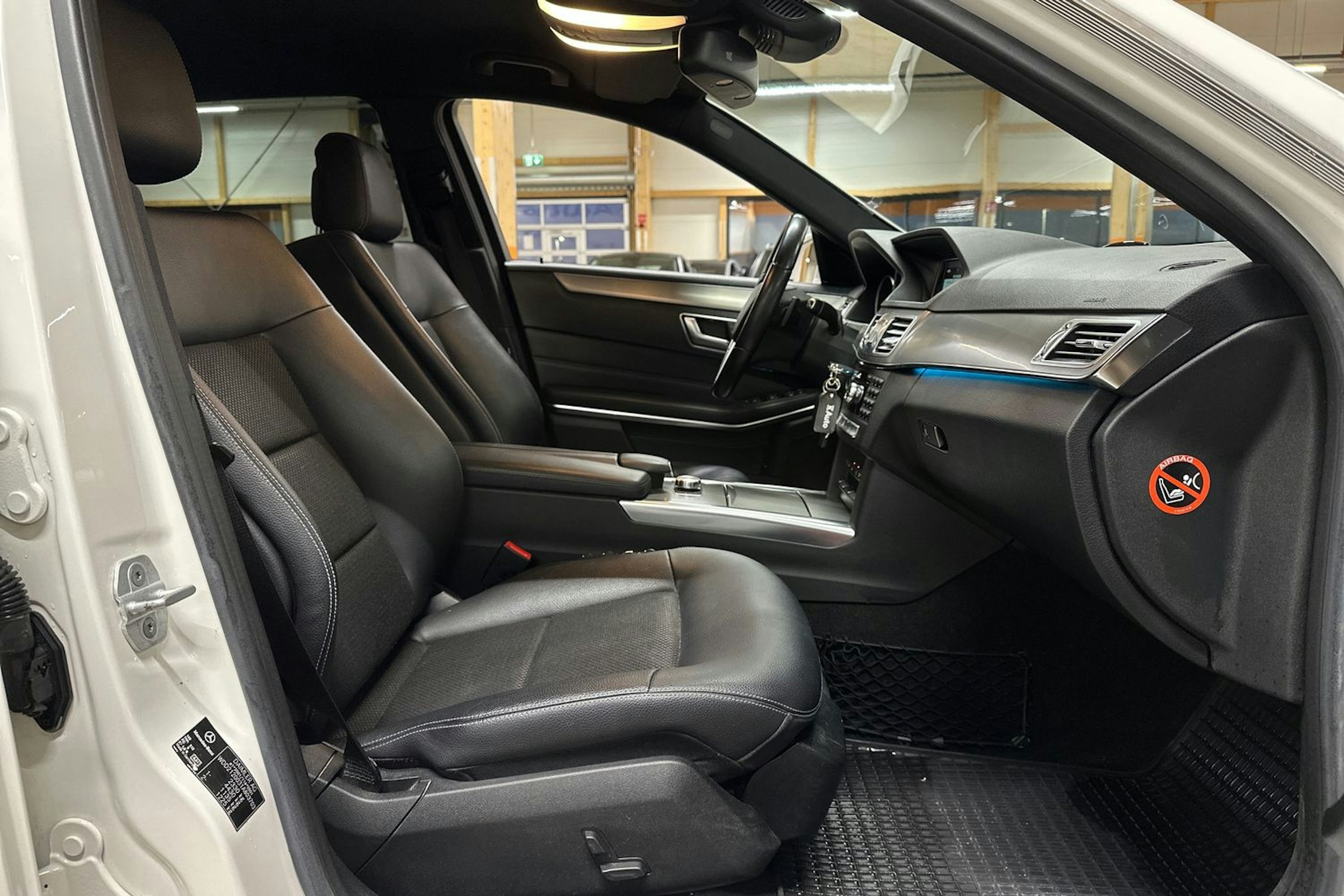valkoinen Mercedes-Benz E 2013 kuva 14.