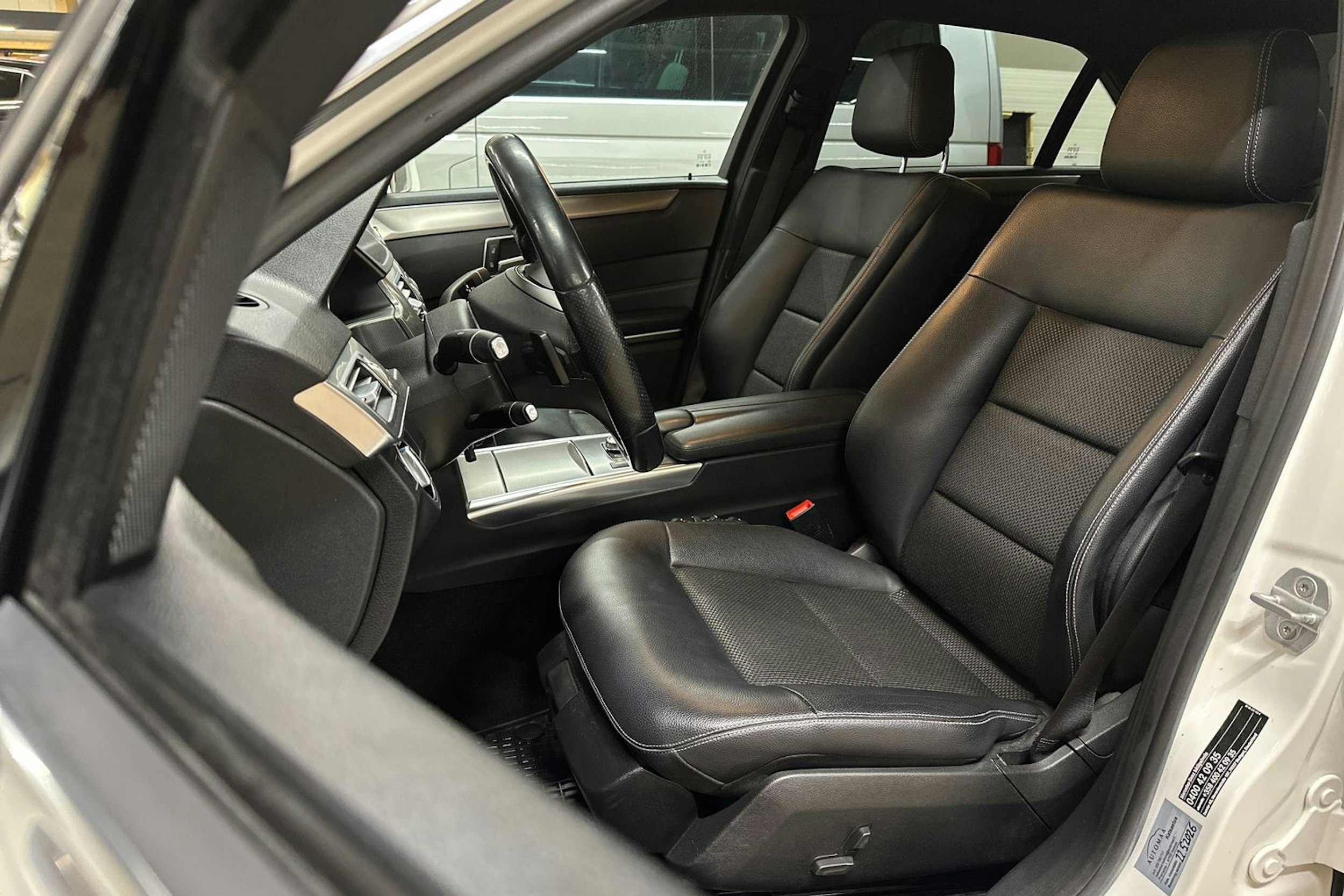 valkoinen Mercedes-Benz E 2013 kuva 15.