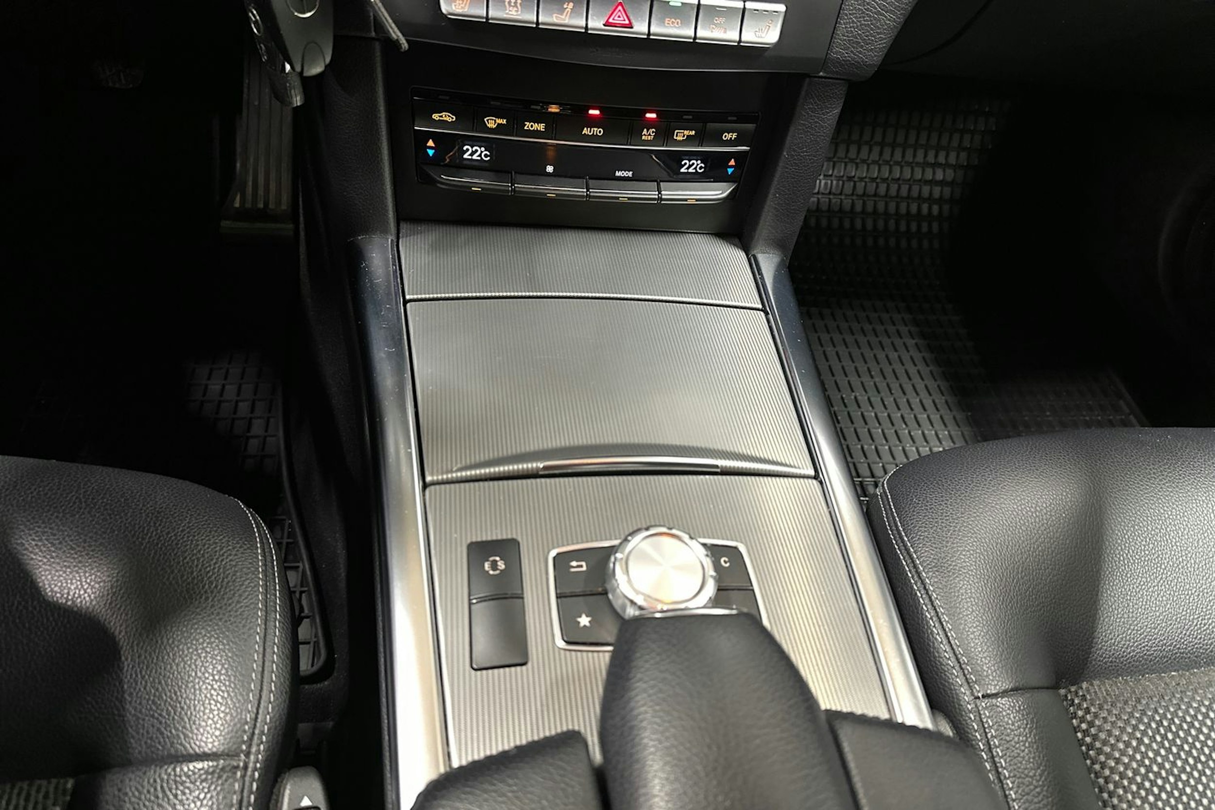 valkoinen Mercedes-Benz E 2013 kuva 20.