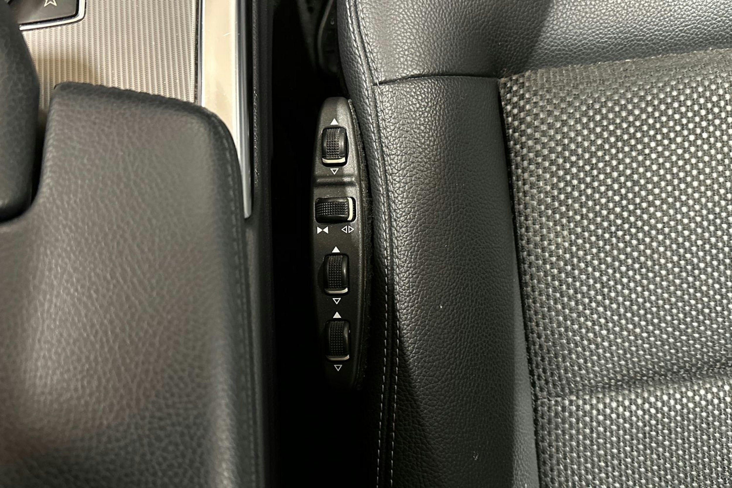 valkoinen Mercedes-Benz E 2013 kuva 22.