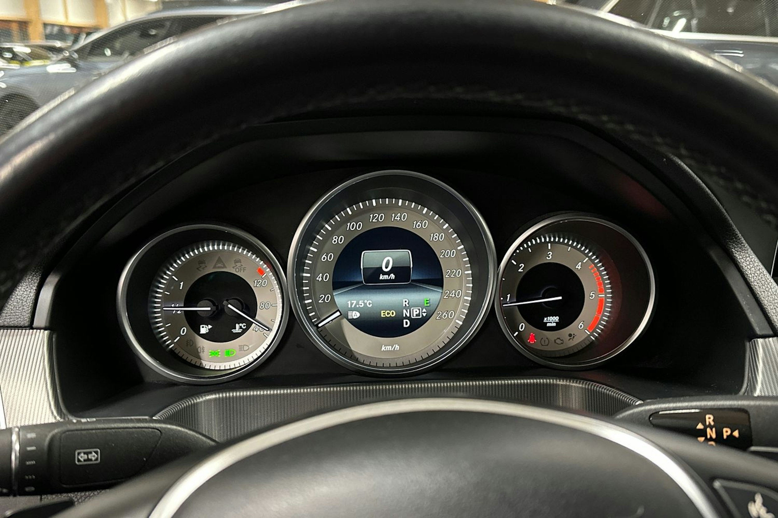 valkoinen Mercedes-Benz E 2013 kuva 23.