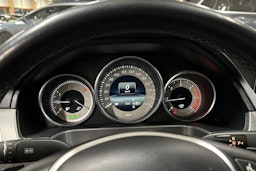 valkoinen Mercedes-Benz E 2013 kuva 23.