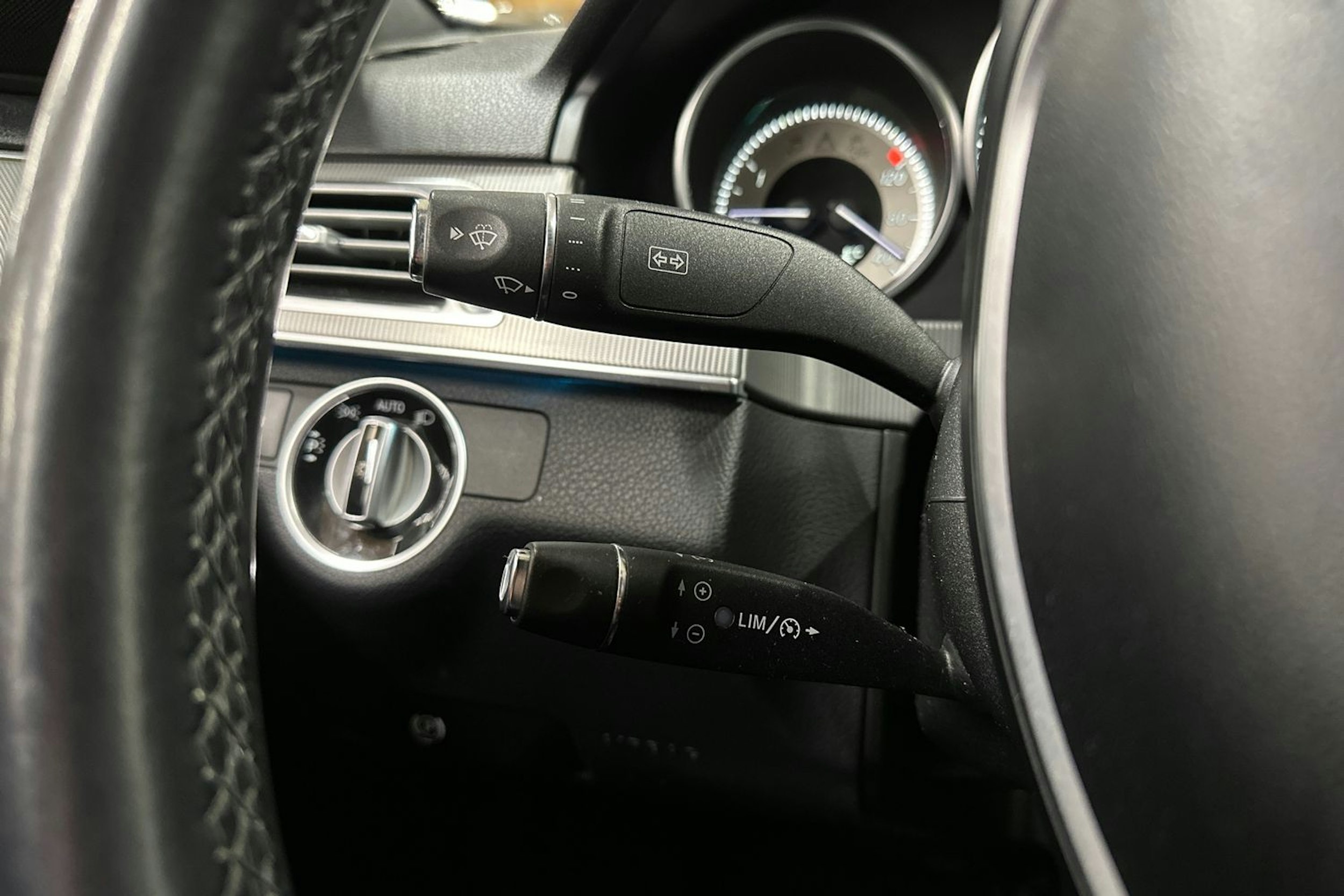 valkoinen Mercedes-Benz E 2013 kuva 26.