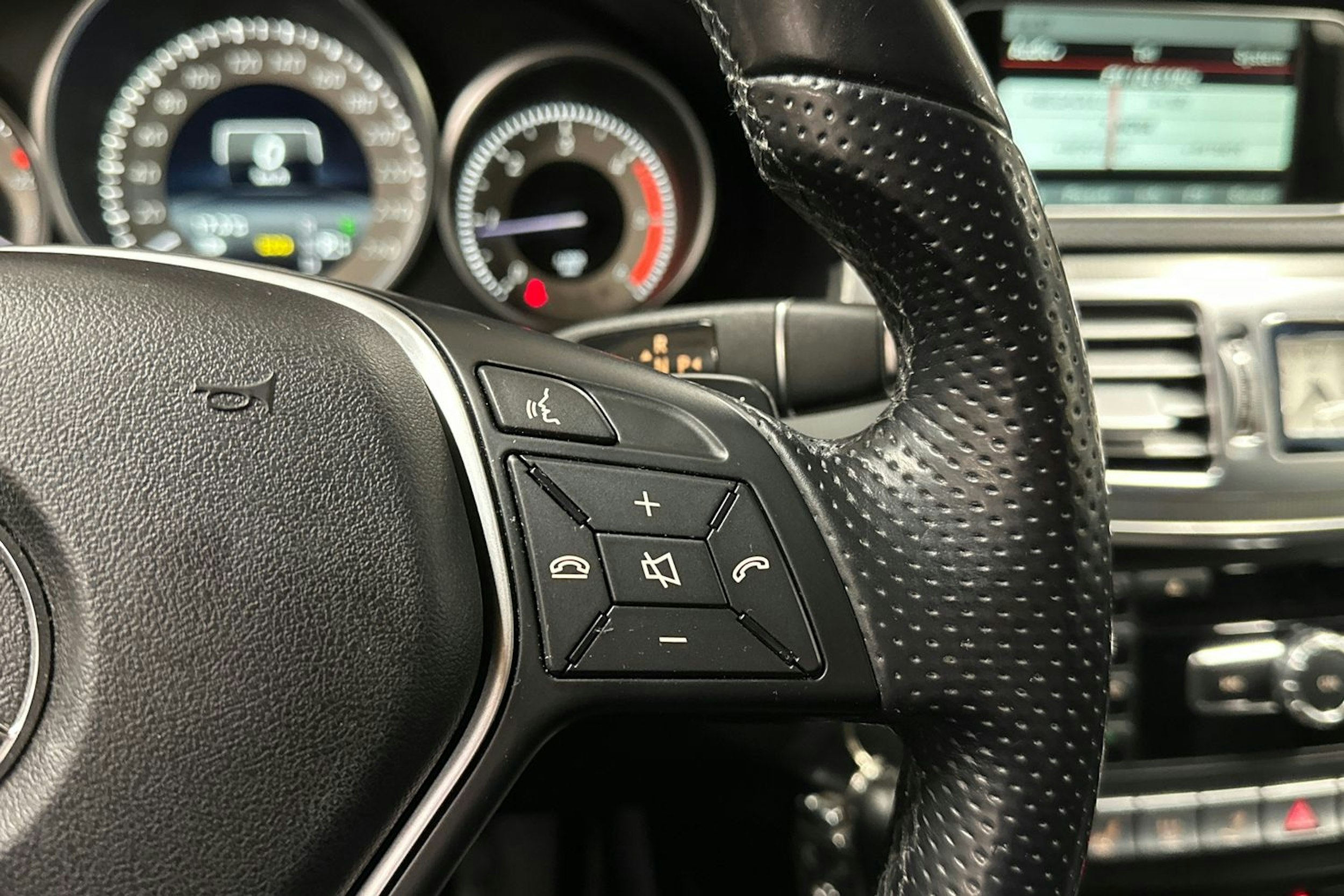 valkoinen Mercedes-Benz E 2013 kuva 29.