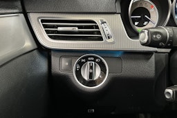 valkoinen Mercedes-Benz E 2013 kuva 30.