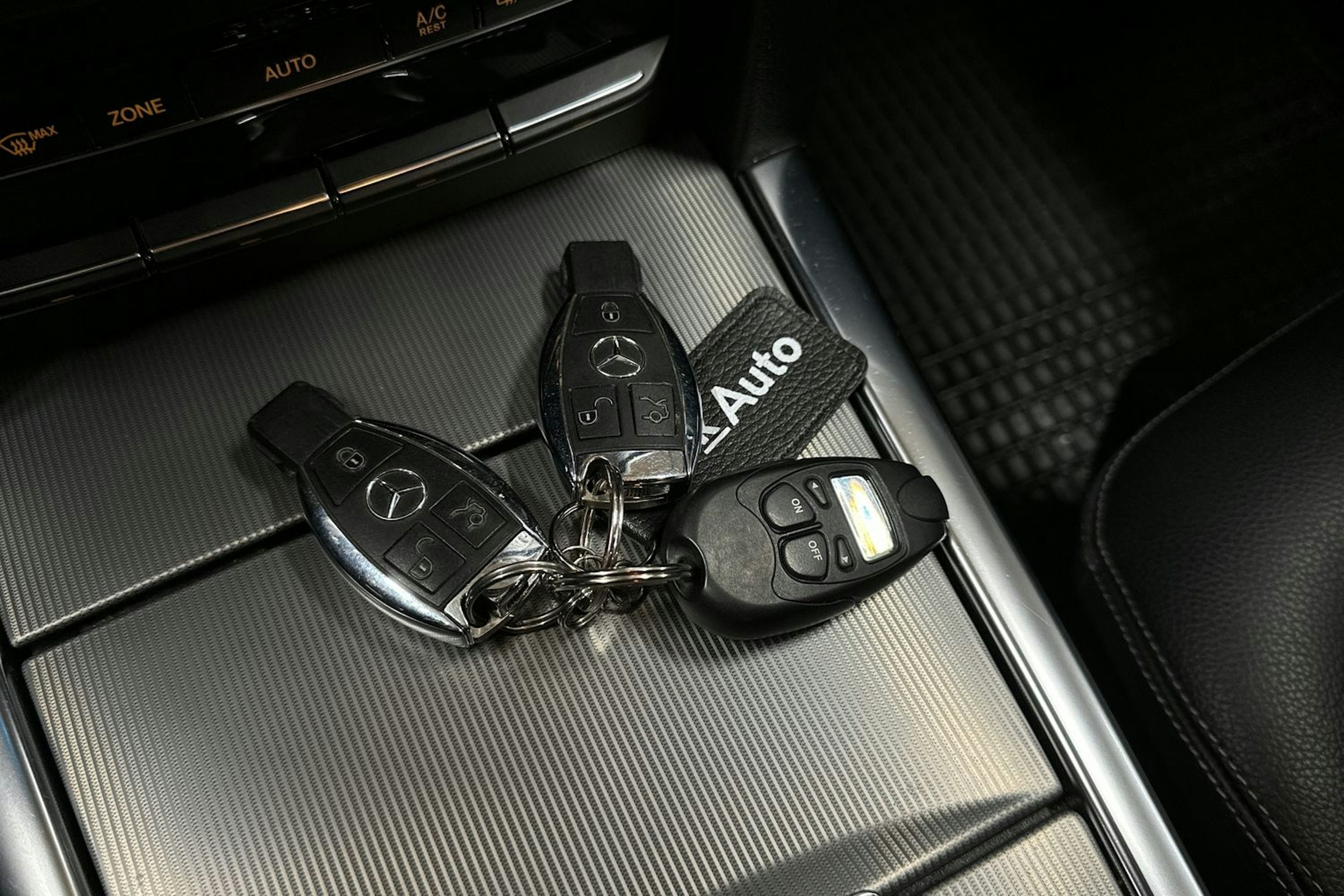 valkoinen Mercedes-Benz E 2013 kuva 32.