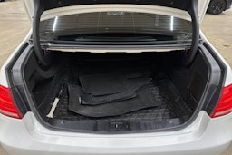 valkoinen Mercedes-Benz E 2013 kuva 33.