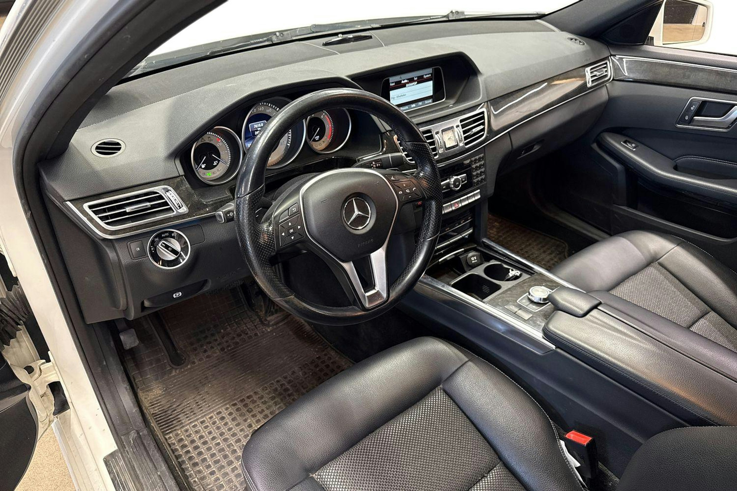 valkoinen Mercedes-Benz E 2013 kuva 3.