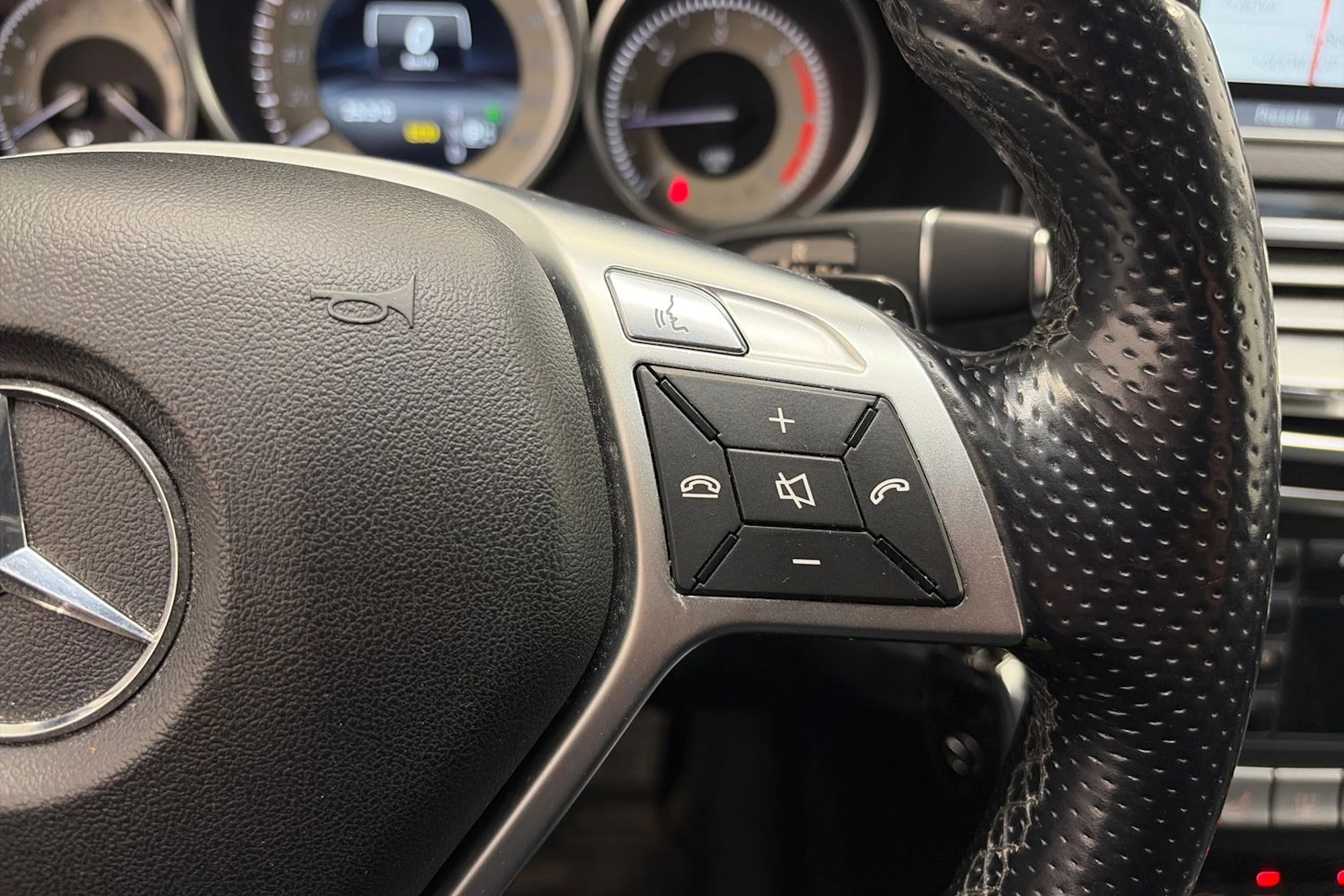 harmaa Mercedes-Benz E 2013 kuva 17.