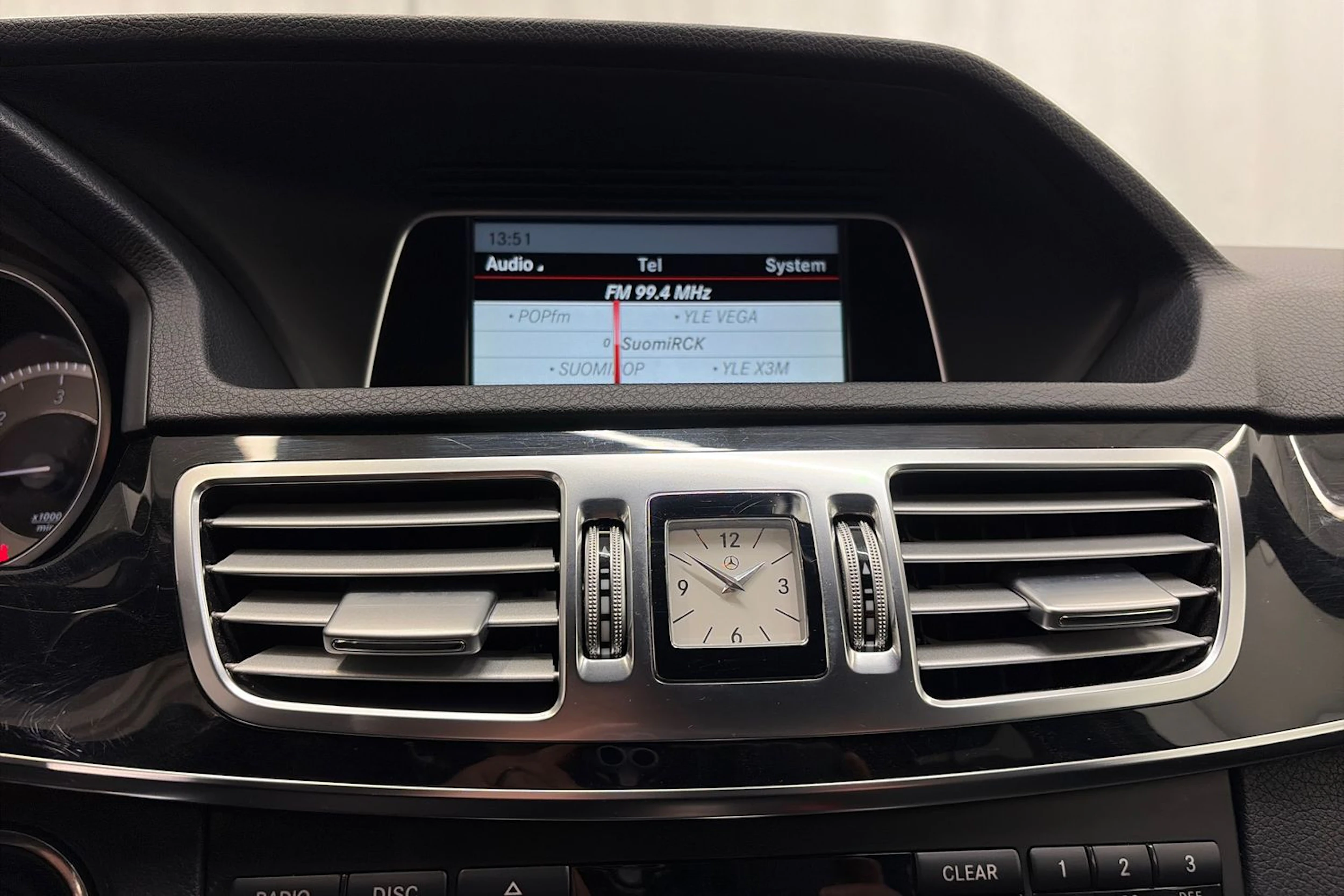 harmaa Mercedes-Benz E 2013 kuva 20.