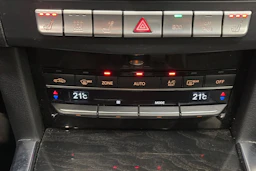 harmaa Mercedes-Benz E 2013 kuva 22.
