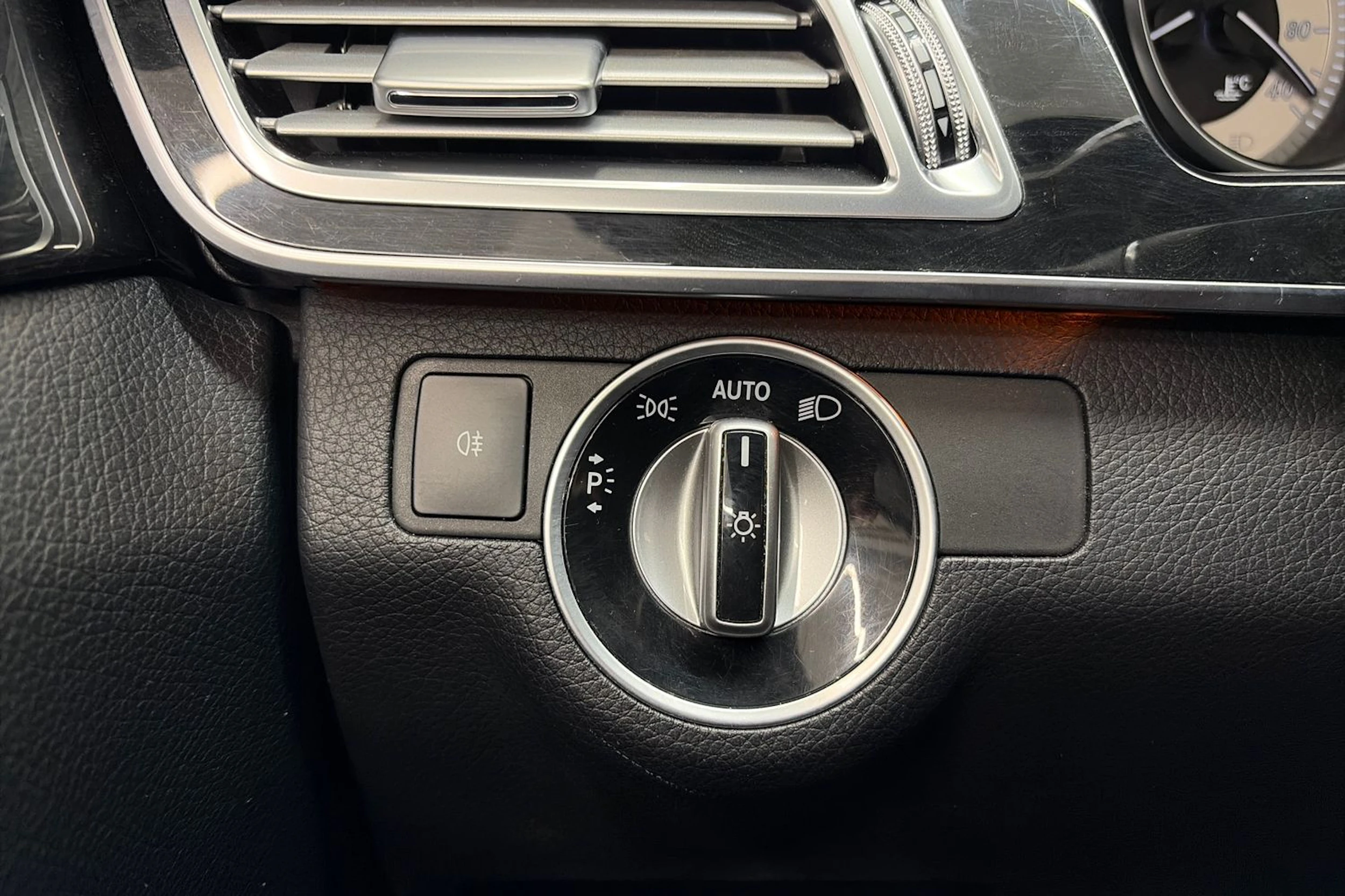 harmaa Mercedes-Benz E 2013 kuva 26.