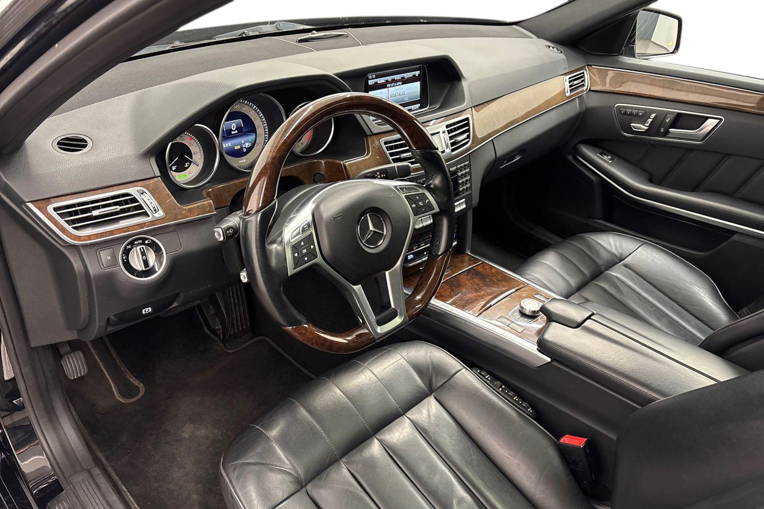musta Mercedes-Benz E 2013 kuva 6.