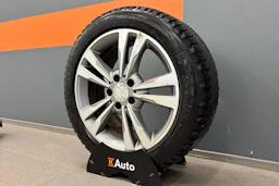 musta Mercedes-Benz E 2013 kuva 10.