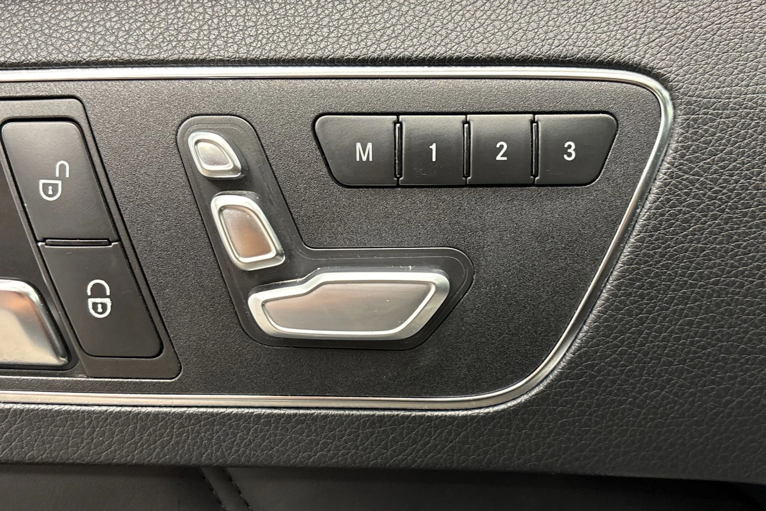musta Mercedes-Benz E 2013 kuva 12.