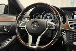 musta Mercedes-Benz E 2013 kuva 15.