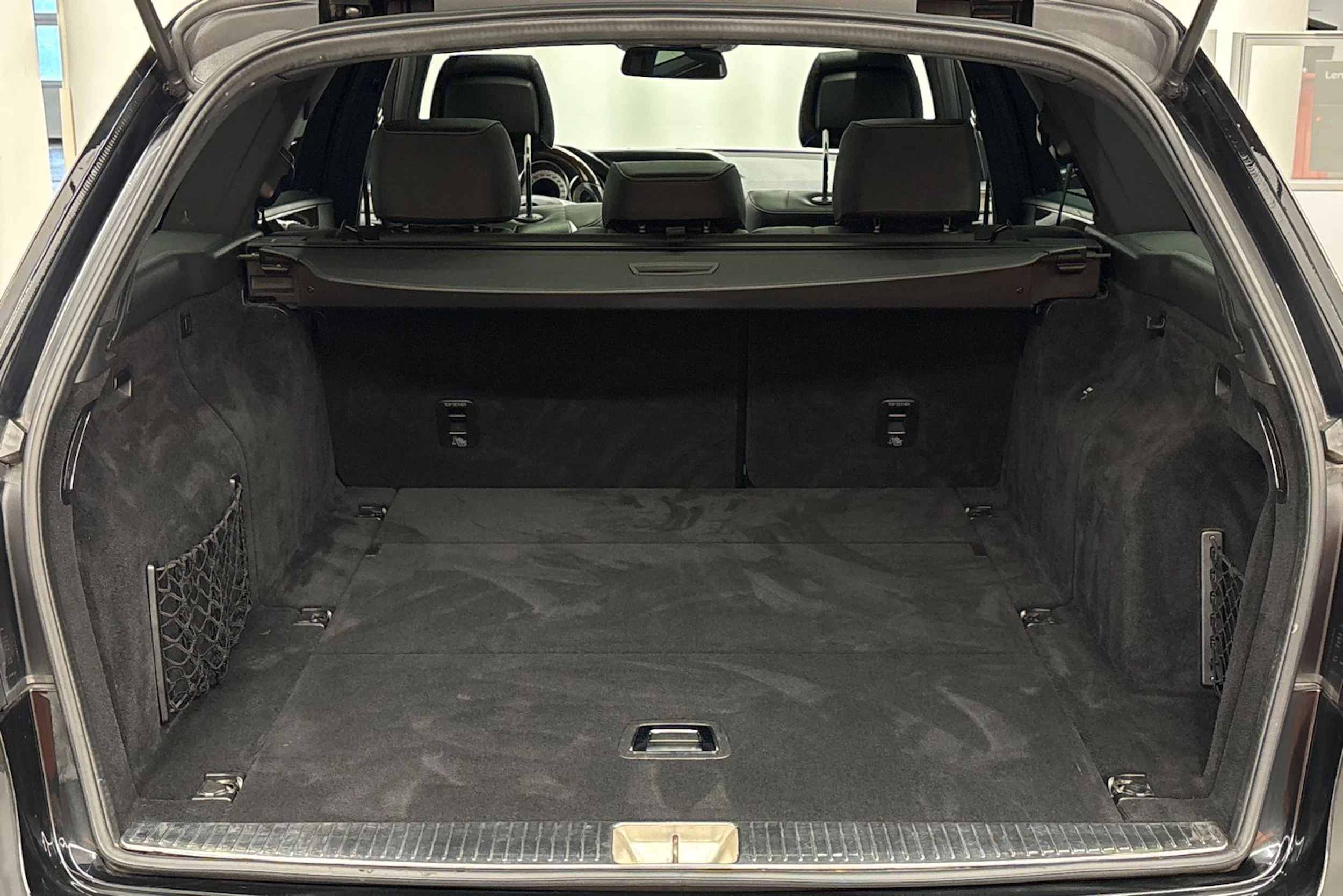 musta Mercedes-Benz E 2013 kuva 23.