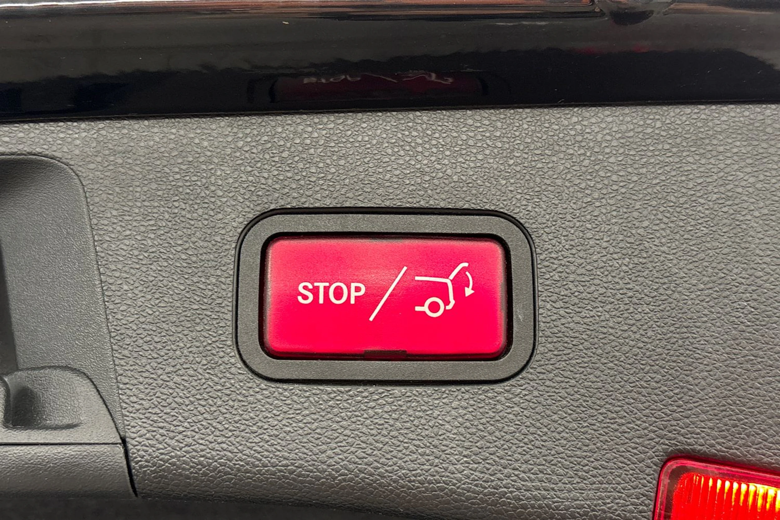 musta Mercedes-Benz E 2013 kuva 24.