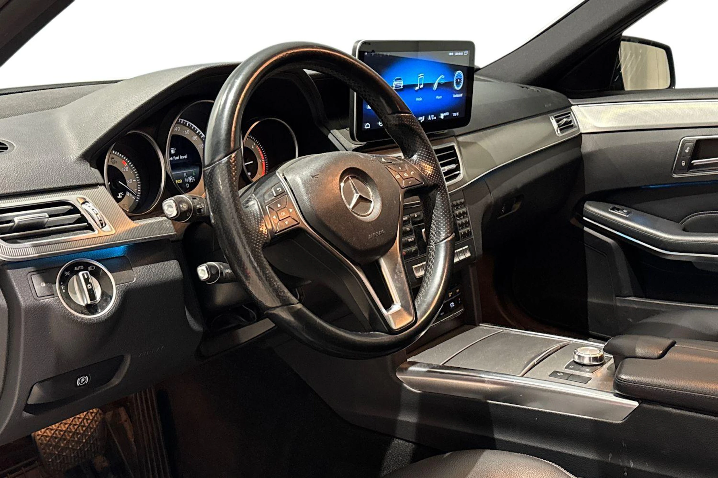valkoinen Mercedes-Benz E 2013 kuva 8.