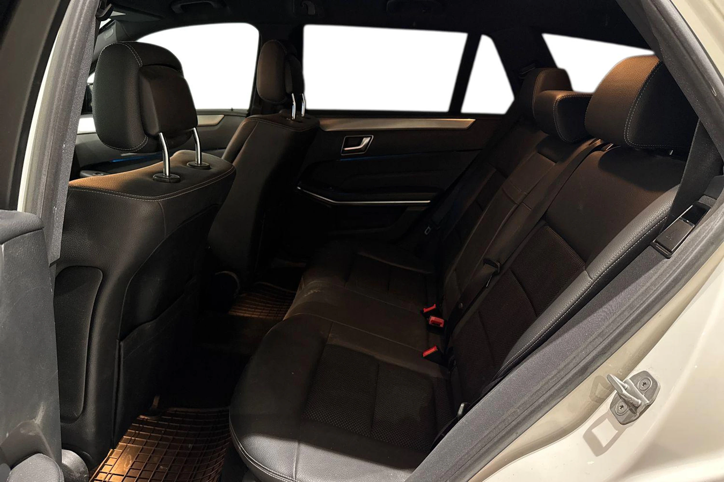 valkoinen Mercedes-Benz E 2013 kuva 11.