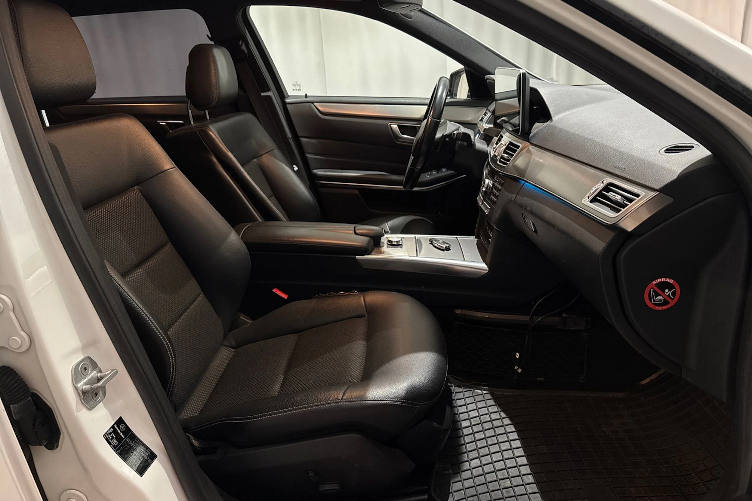 valkoinen Mercedes-Benz E 2013 kuva 17.