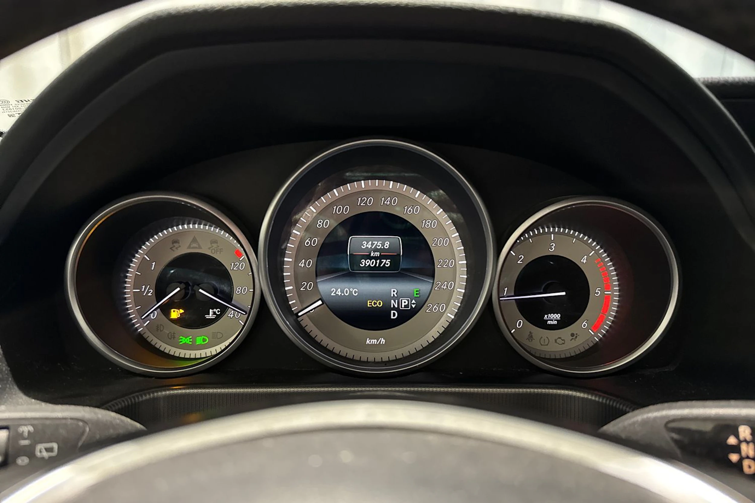 valkoinen Mercedes-Benz E 2013 kuva 21.