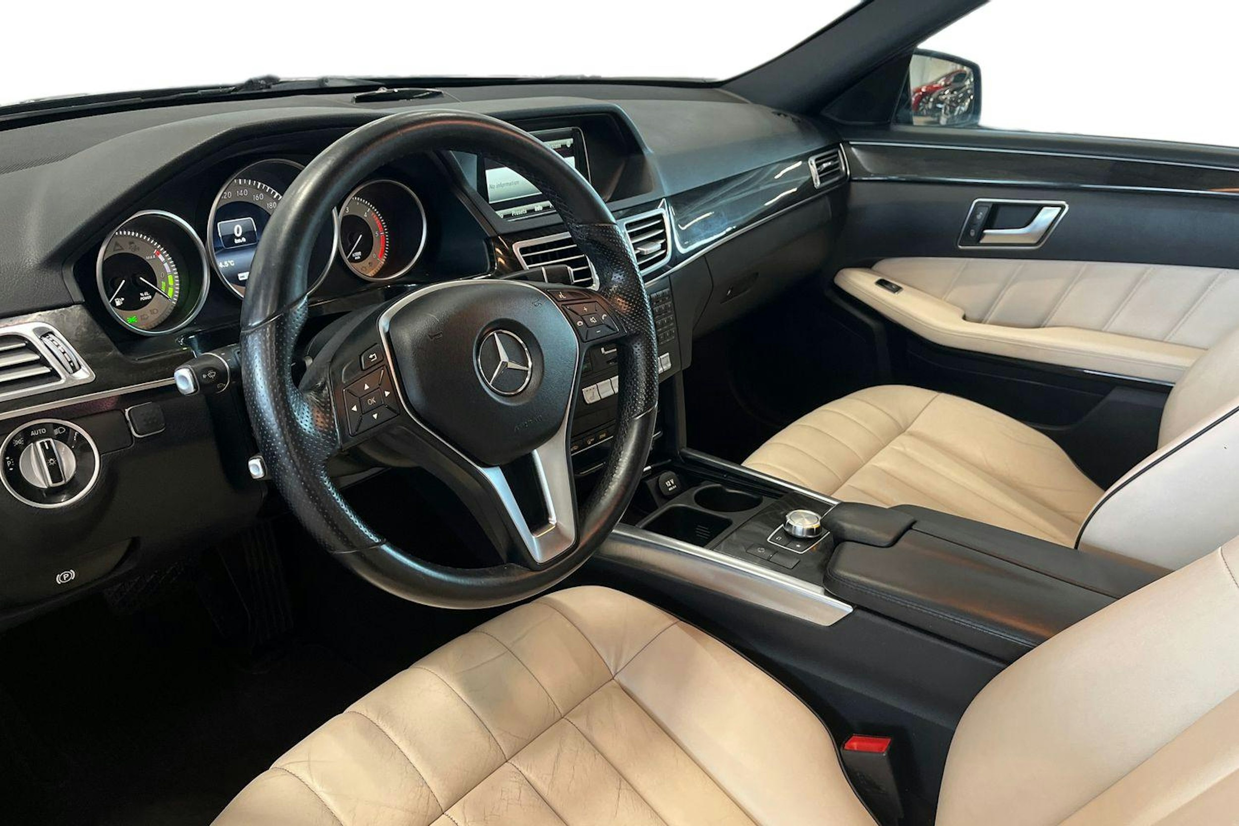 sininen Mercedes-Benz E 2013 kuva 7.