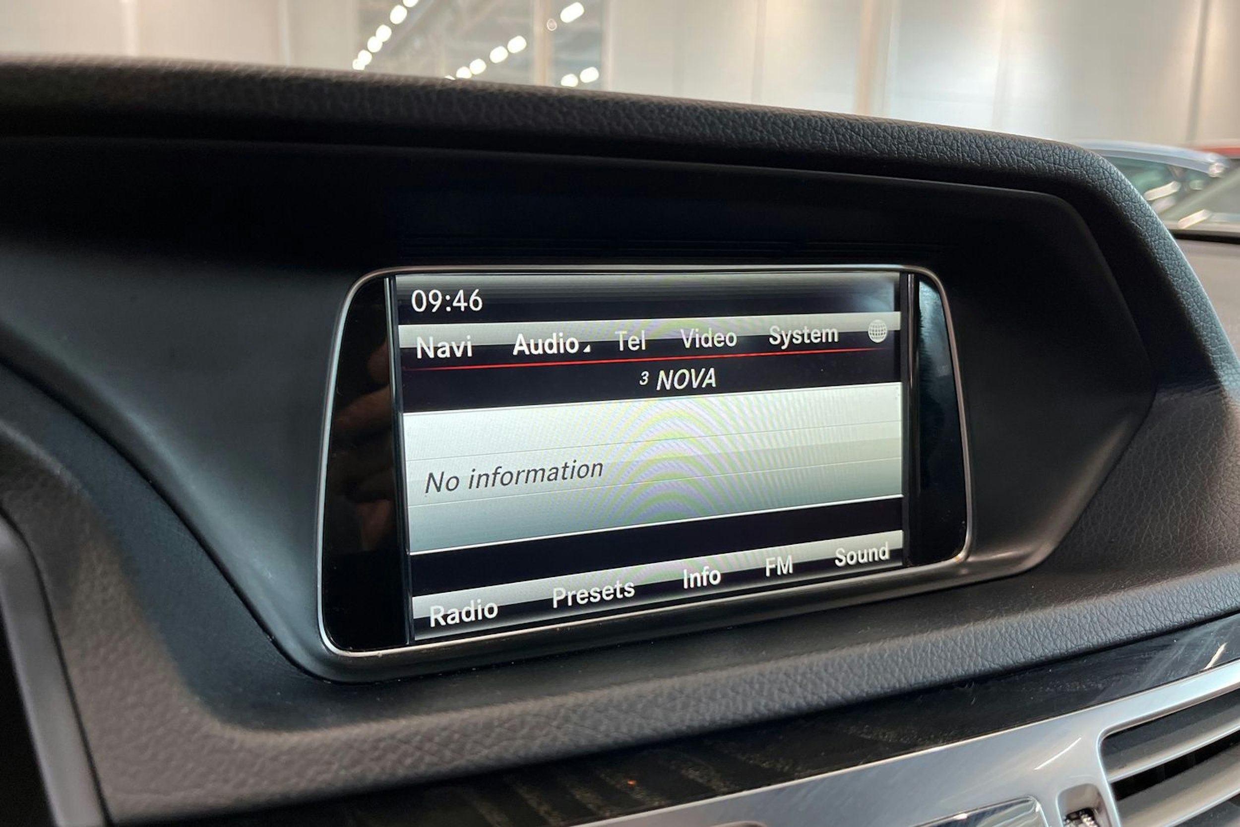 sininen Mercedes-Benz E 2013 kuva 21.