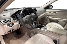 sininen Mercedes-Benz E 2013 kuva 3.