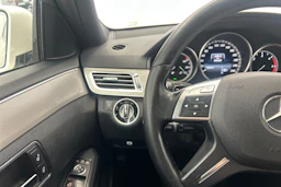 Valkoinen Mercedes-Benz E 2013 kuva 13.