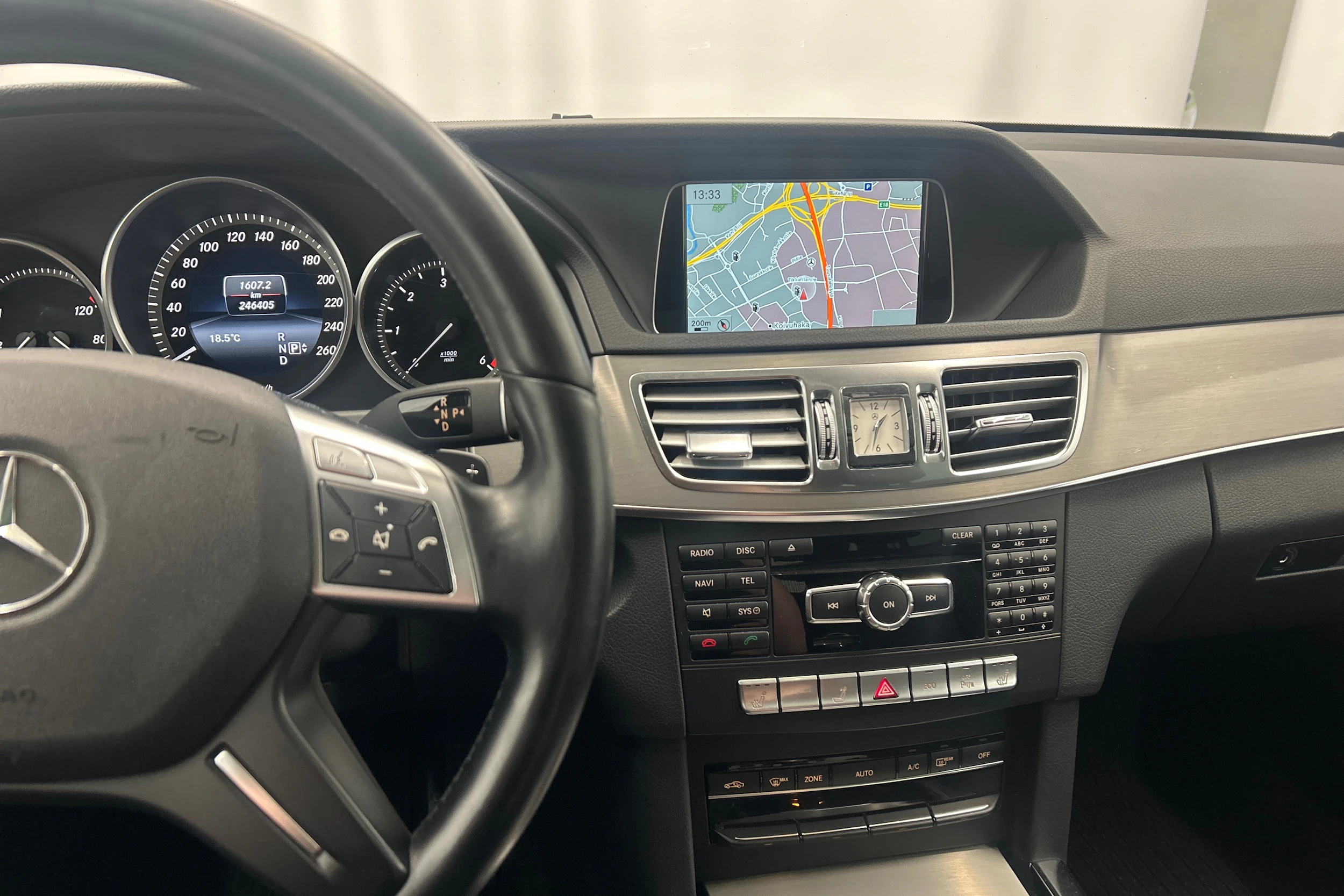 Valkoinen Mercedes-Benz E 2013 kuva 14.