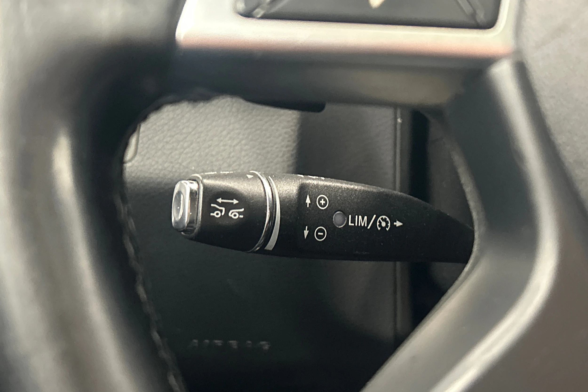 Valkoinen Mercedes-Benz E 2013 kuva 15.