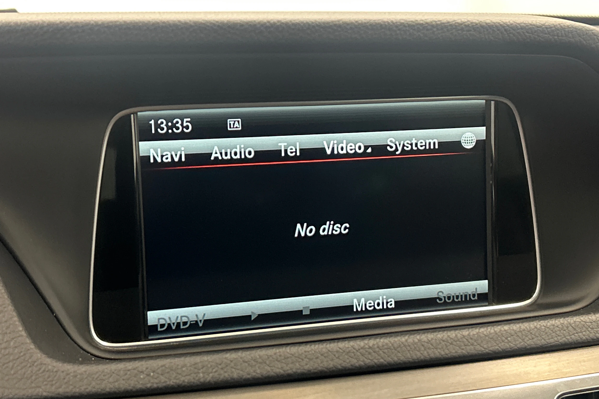 Valkoinen Mercedes-Benz E 2013 kuva 21.