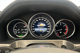 Valkoinen Mercedes-Benz E 2013 kuva 25.